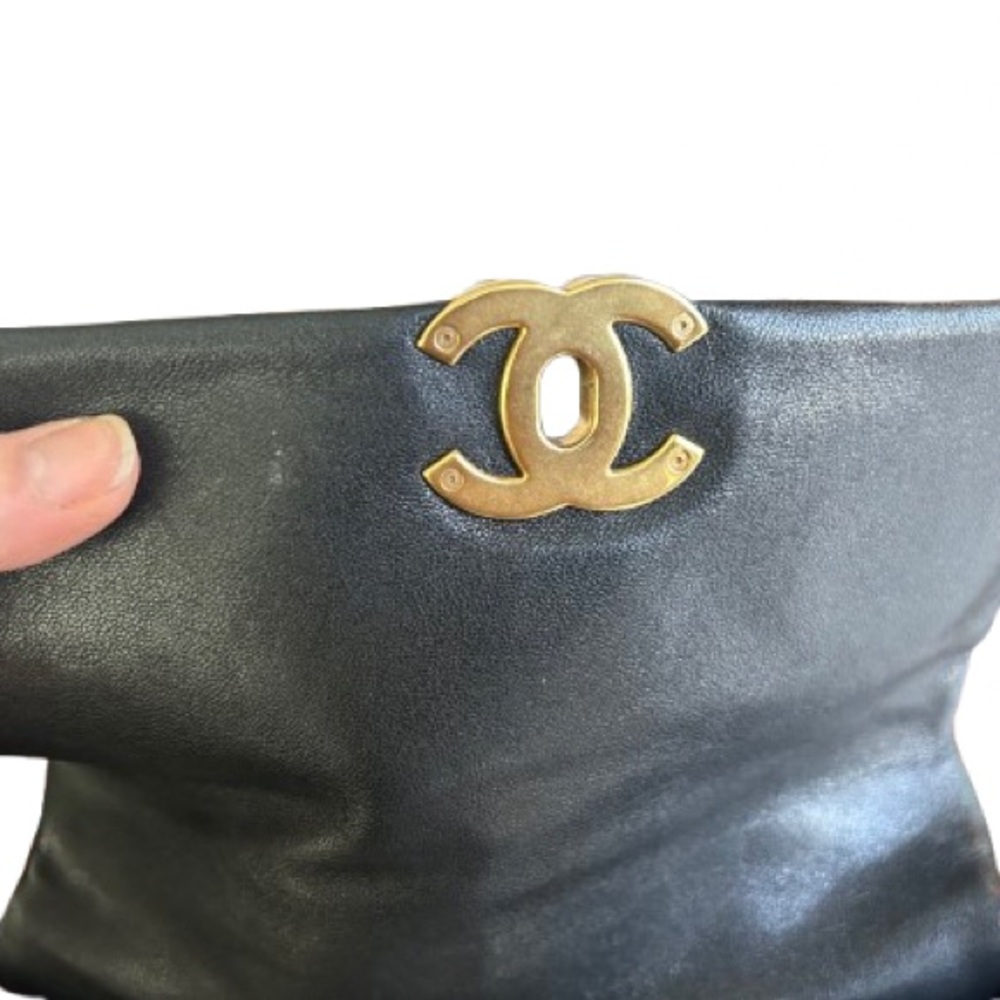 Authentic Chanel 19 Medium Flap Bag Quilted Lambskin Black Gold Chain - Picture 15 of 16
